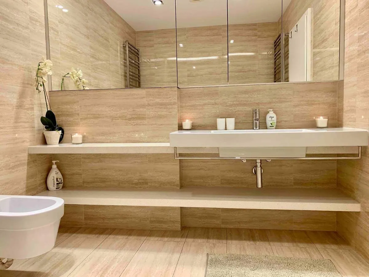 Luxury Apartment In The Center Of براغ