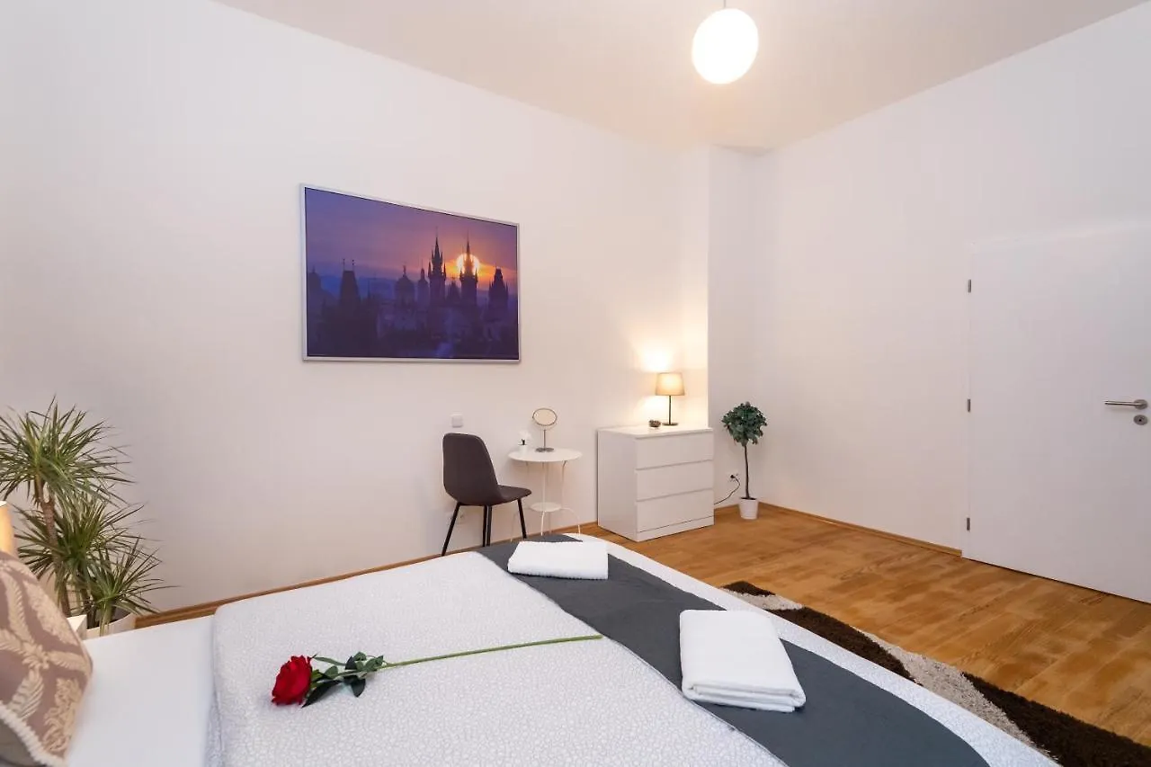 Luxury Apartment In The Center Of Praga 0*,